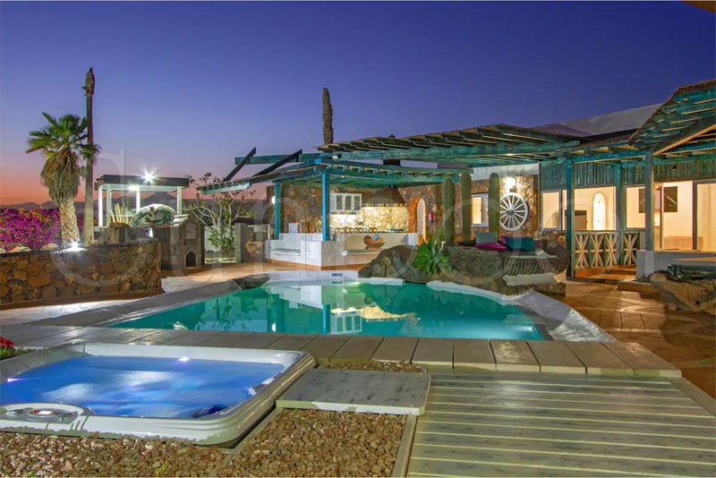 Villa Dafmir - villas for rent in lanzarote