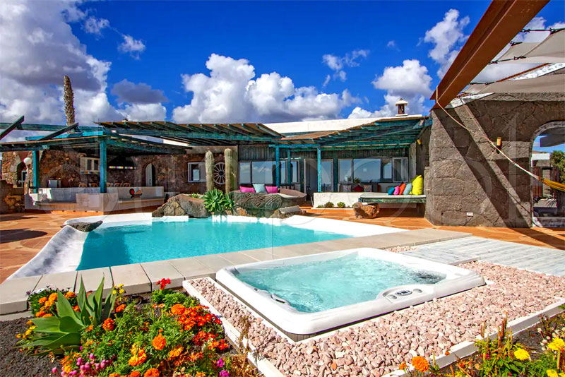 Villa Dafmir - villas in lanzarote to rent